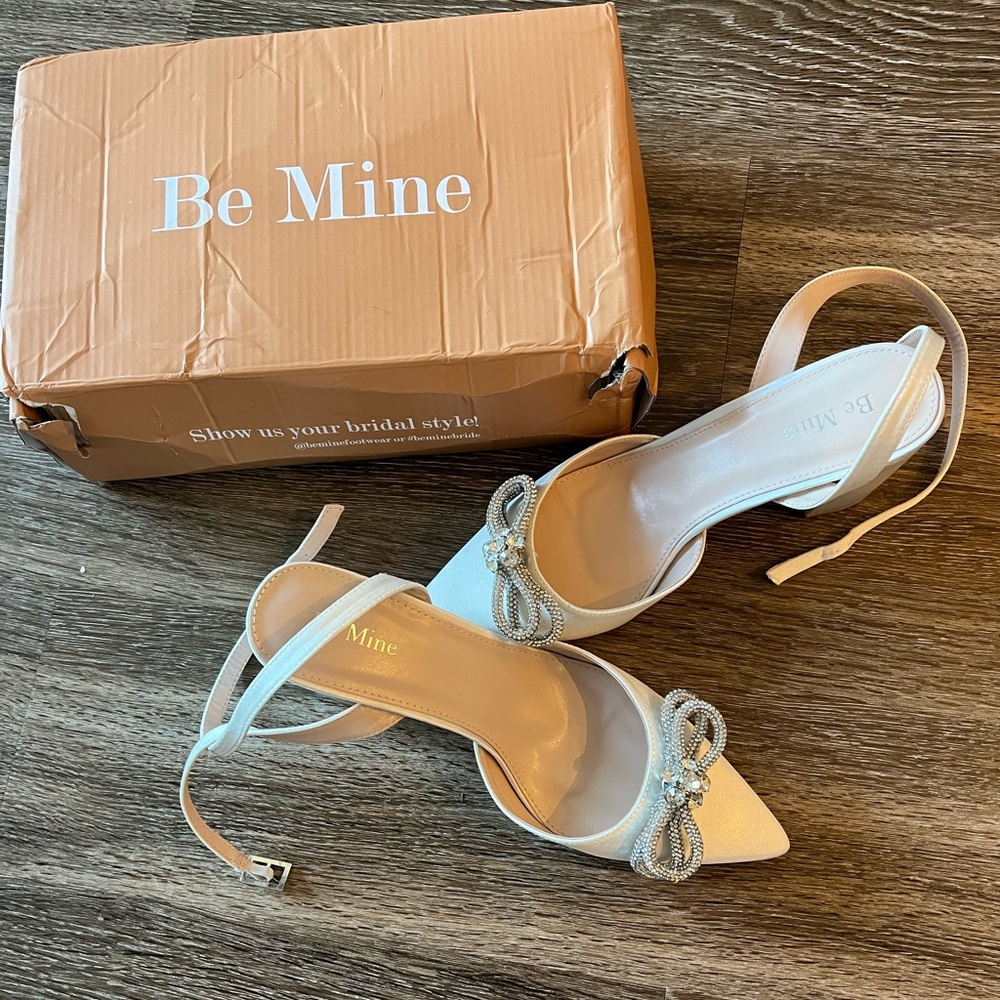 BE MINE BRIDAL DIAMANTÉ BOW MID HEEL SHOES IN INVORY- BEAND NEW NEVER WORN